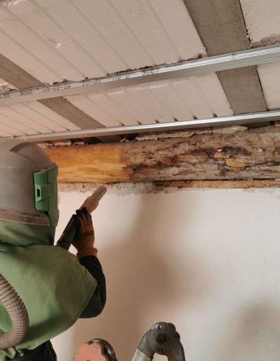 Limpieza de madera con chorros a presión